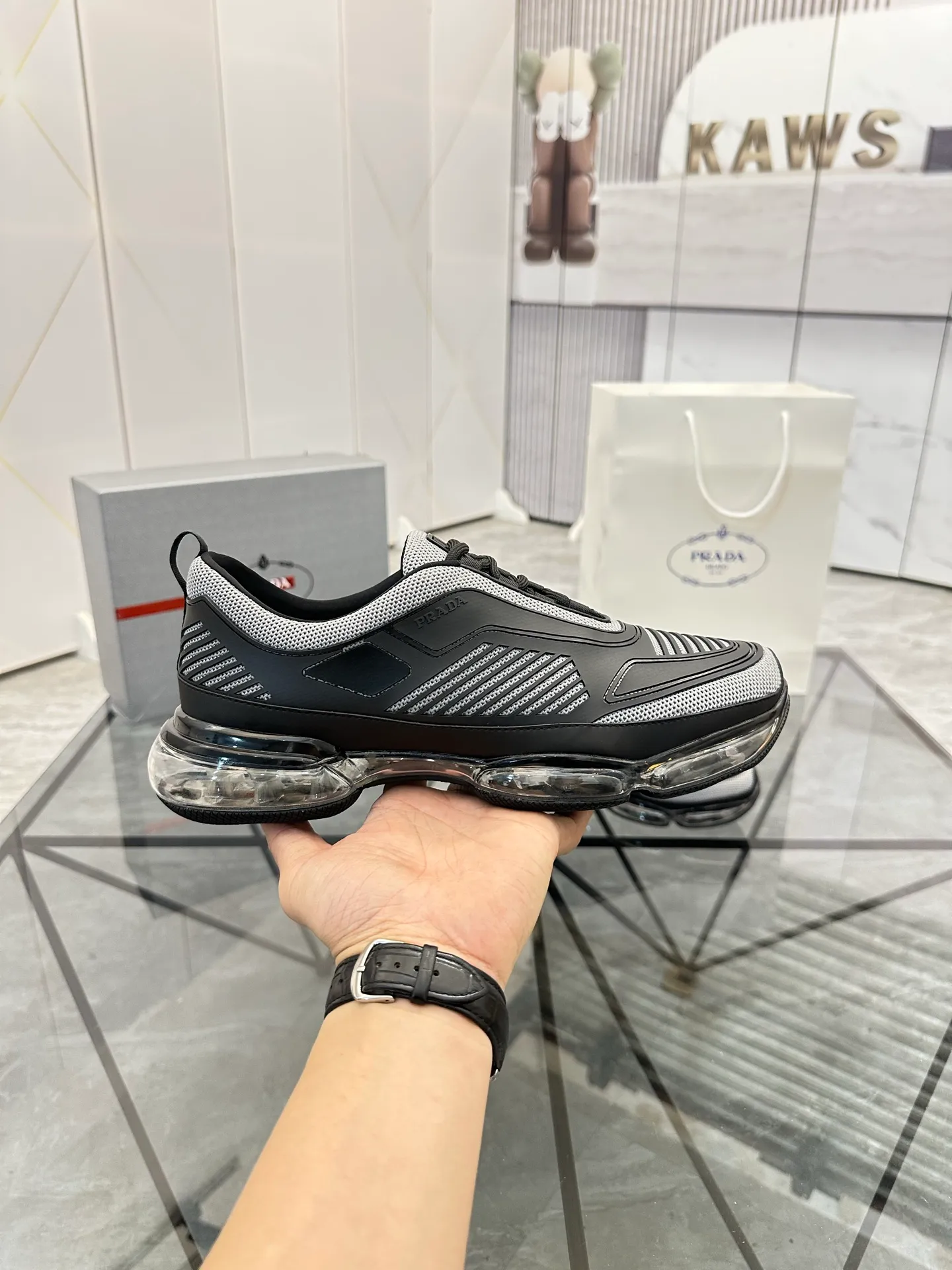 Men's shoes for sale 💰: 💰P660¥ High-end top quality Product trademark: Prada *"Prada*" low-top casual shoes Regular size: 38-45 (can be customized to 46) Product materials: Upper imported from the counter original material, breathable lining, cowhide foot pads, original air cushion outsole. No.: 001